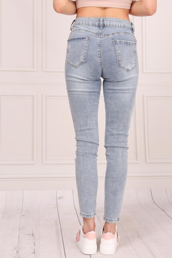 Niebieskie spodnie jeansowe
